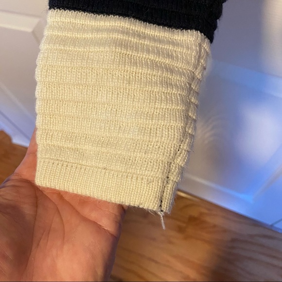 Forever 21 navy and white cropped sweater - Picture 5 of 7